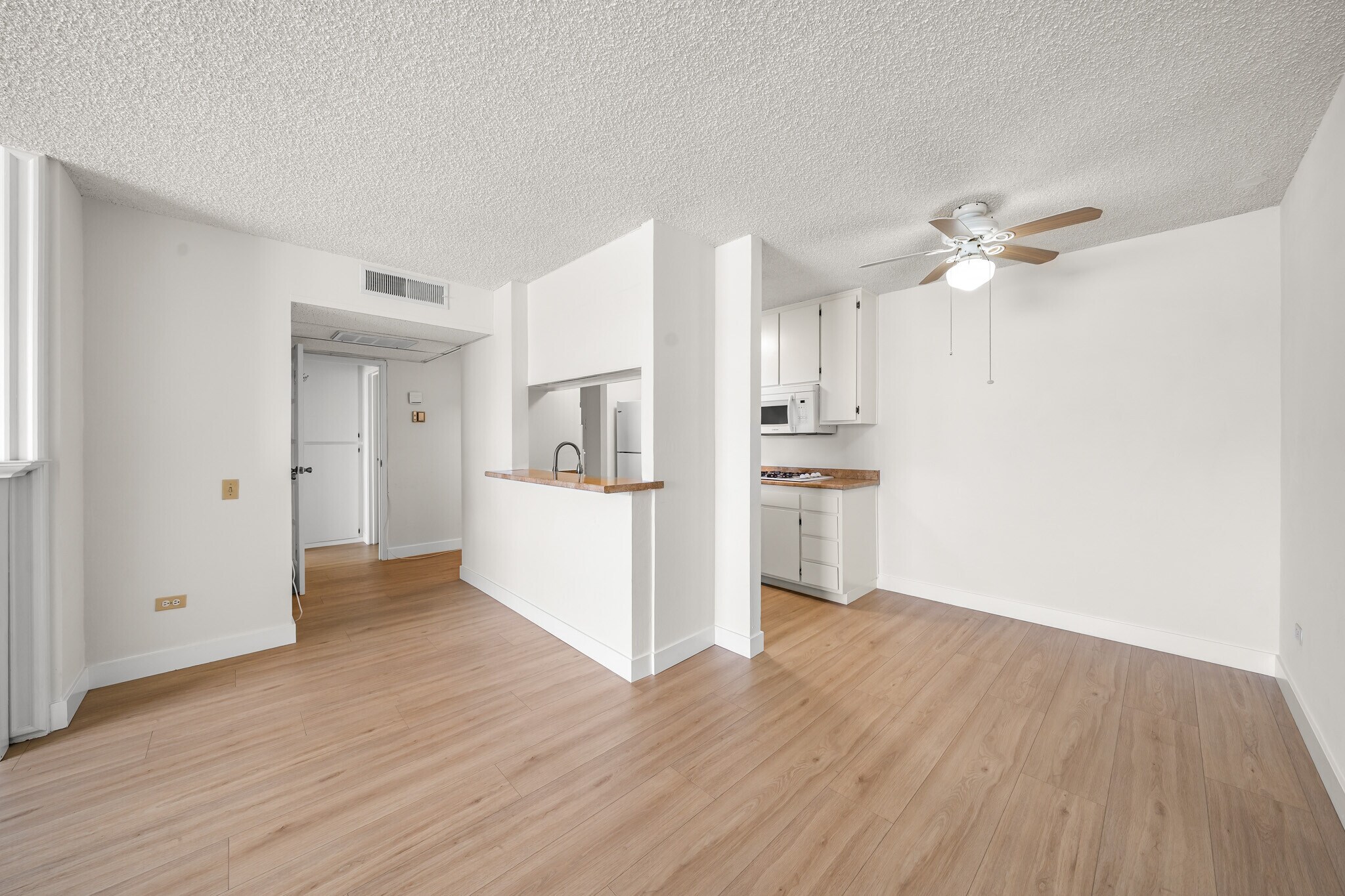 Building Photo - 421 S La Fayette Park Pl