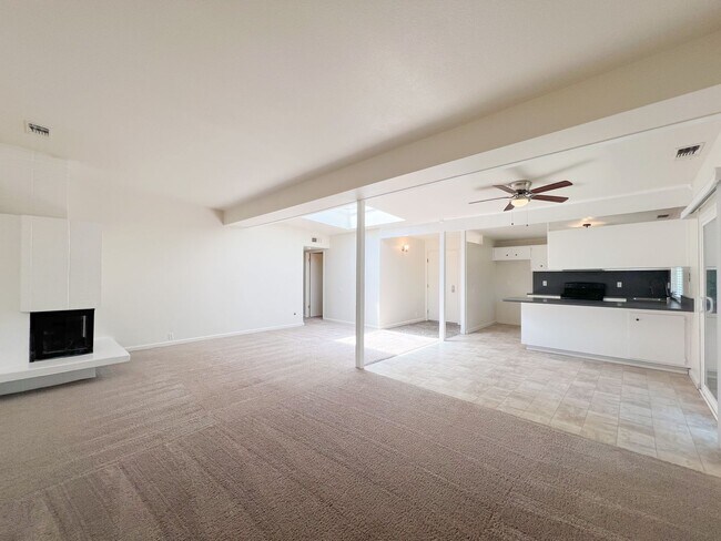 Building Photo - Spacious 3 Bed 2 Bath Home
