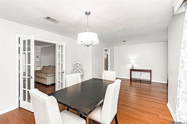 Building Photo - 4112 Pine Park Dr