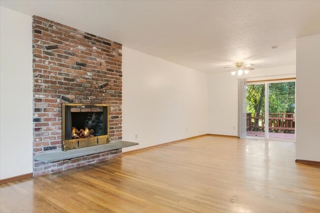 Building Photo - Charming 3 bedroom 3 bathroom house in Tigard!
