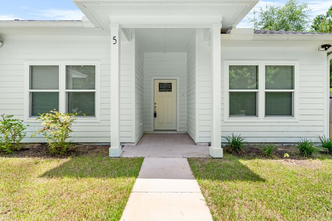 Building Photo - 5 Romana Ln