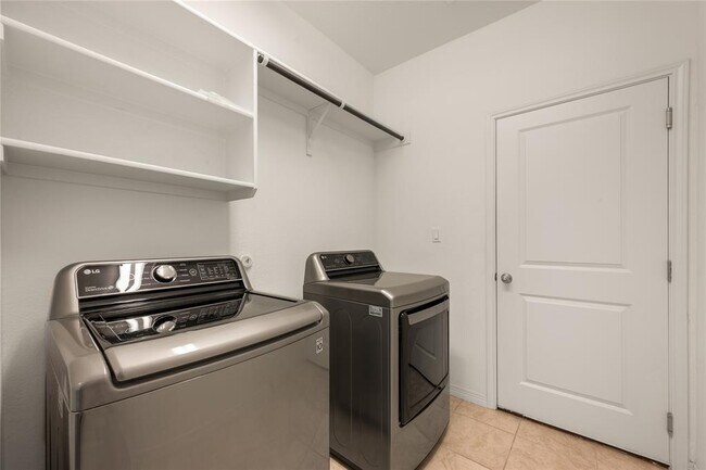 Building Photo - 2213 Santa Isabella Dr