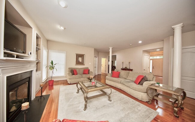 Building Photo - 15806 Copper Beech Dr