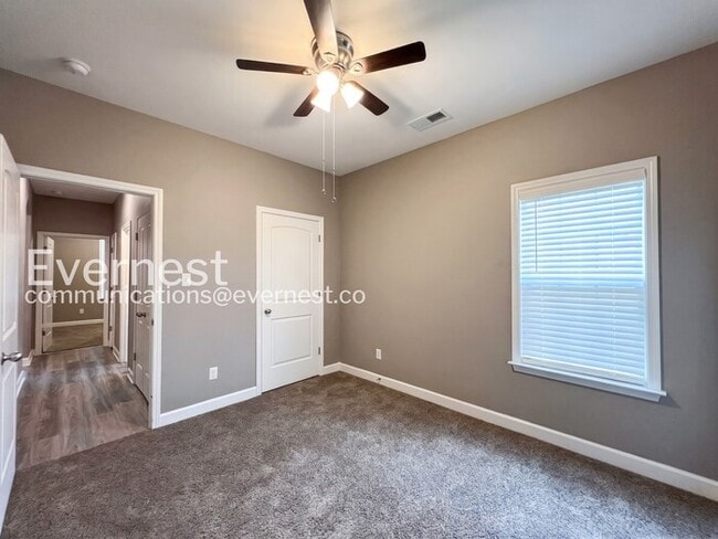 Building Photo - 5670 Matthew Dr