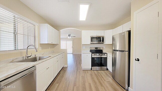 Building Photo - 3933 N 125th Dr
