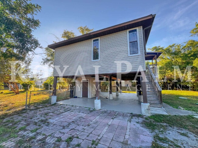 Building Photo - 2/1 Rental with W/D Hookups—Roses are Red, Lawns are Green, a Fenced Yard? That’s a Pet Lover’s D...