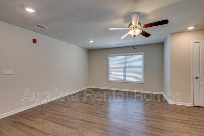 Building Photo - 2509 Otter Run