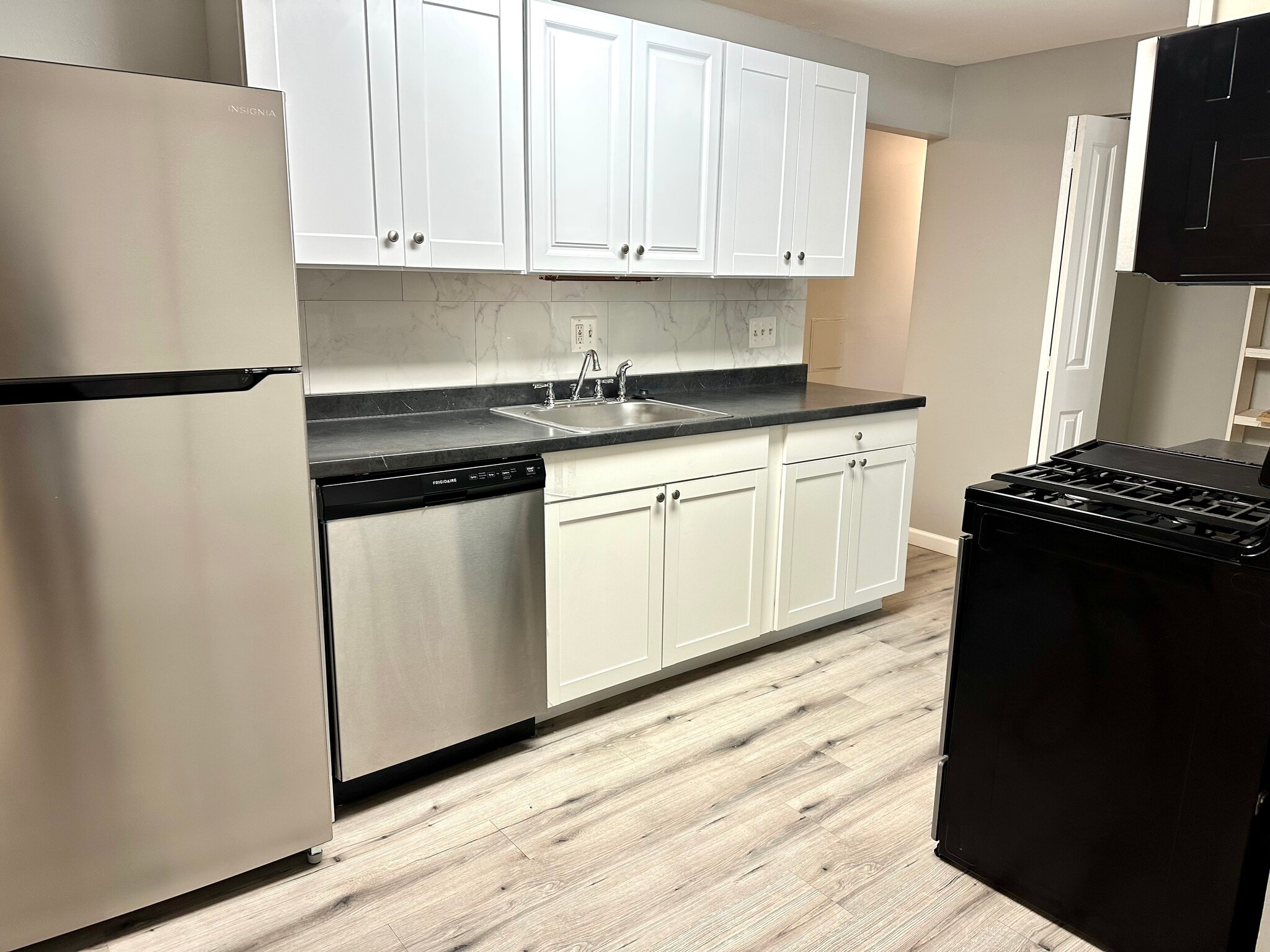 Building Photo - 3358 Huntley Square Dr