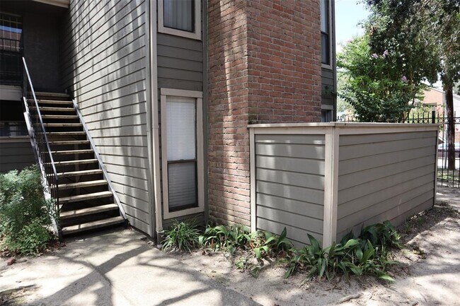 Building Photo - 6601 Sands Point Dr