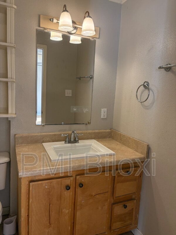 Building Photo - 1916 Hudson St