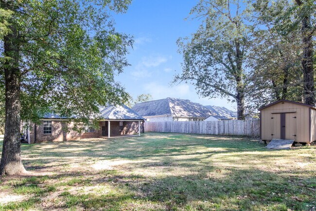 Building Photo - 8785 Oak Grove Blvd