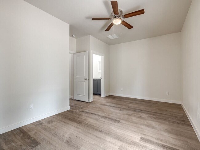 Building Photo - Stylish & Spacious 3-Bedroom Duplex in North Oklahoma City