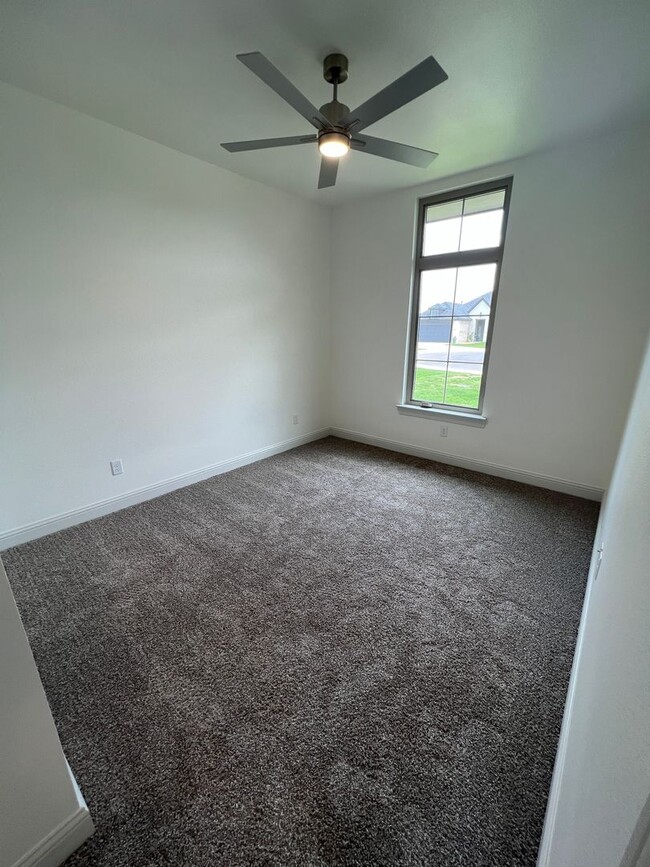 Building Photo - Beautiful 4 bed 2 bath home in Frenship!