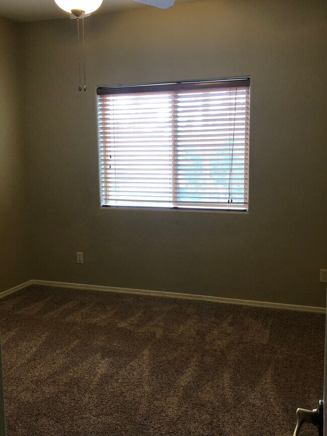 Building Photo - Four Bedroom Home w/3 Car Garage in Prescott