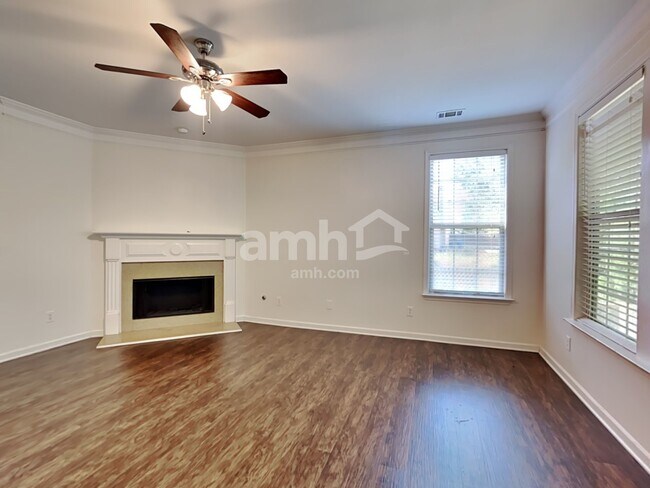 Building Photo - 781 Sonoma Dr SW