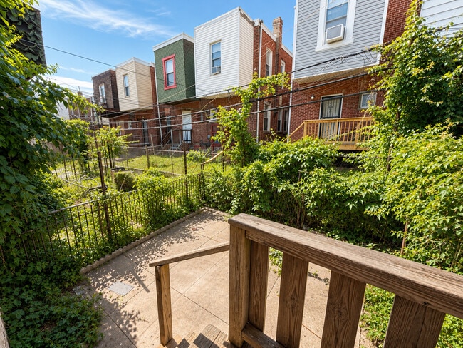Building Photo - 5520 Addison St