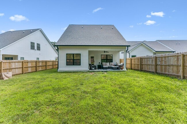 Building Photo - 2025 Pleasant Cv