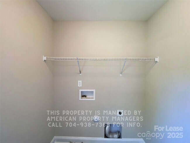 Building Photo - 1418 Ontario Dr