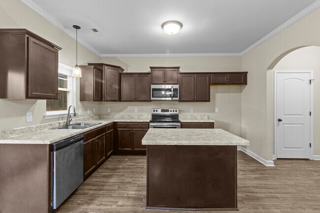 Building Photo - 405 Crestmont Ct