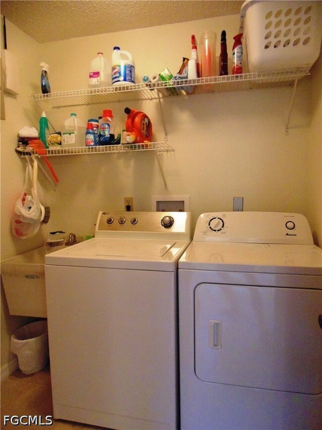 Building Photo - 4011 SW 2nd Ave