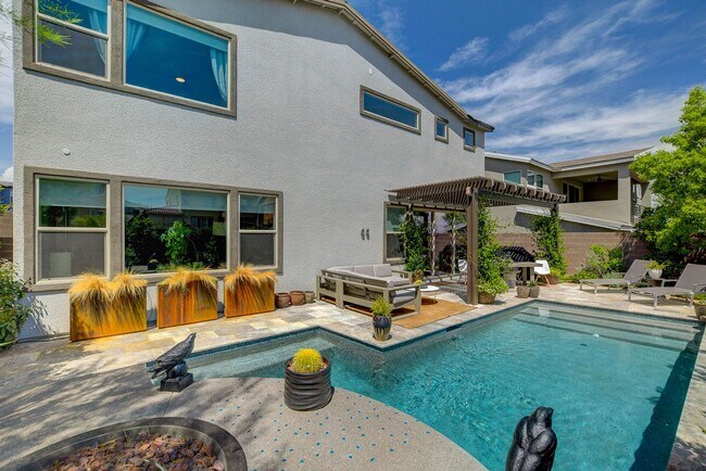 Building Photo - Amazing 2 story home in beautiful Tri Poin...