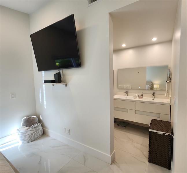 Building Photo - 1303 Seagrape Cir