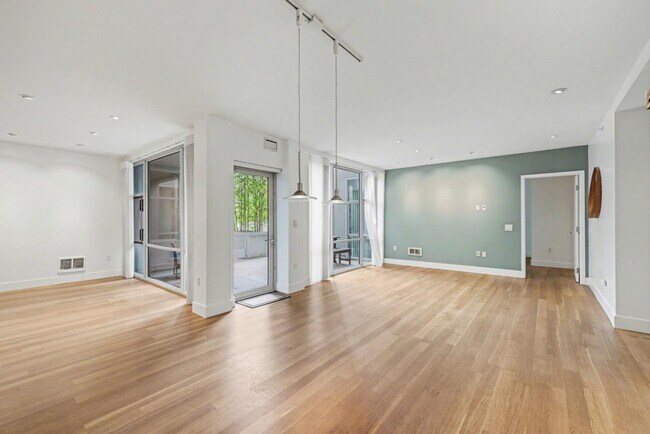 Building Photo - 235 Berry St