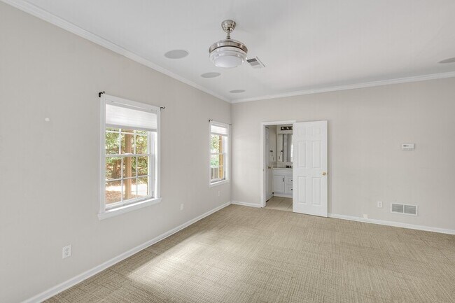 Building Photo - 1240 Dunwoody Cove