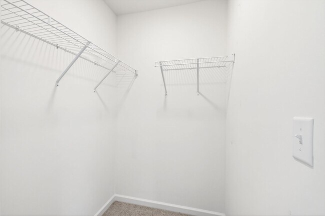 Building Photo - Charming 3BR End-Unit Townhome in Wake Forest!