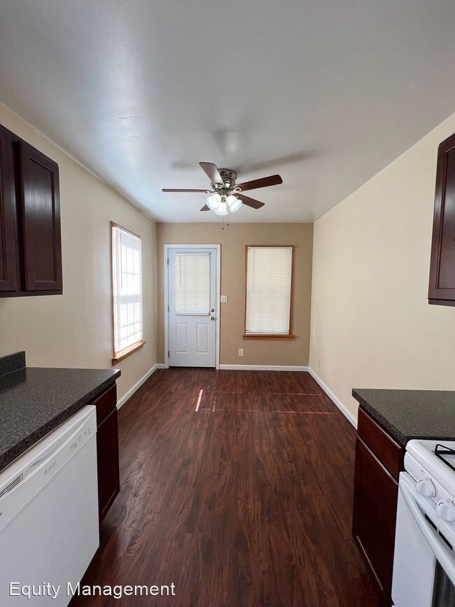 Building Photo - 3 br, 2 bath House - 207 E. Howard St.