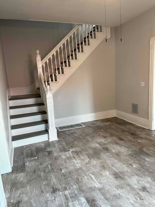 Building Photo - 307 Loucks Ave