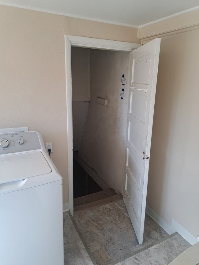 Building Photo - 104 N Farr Rd