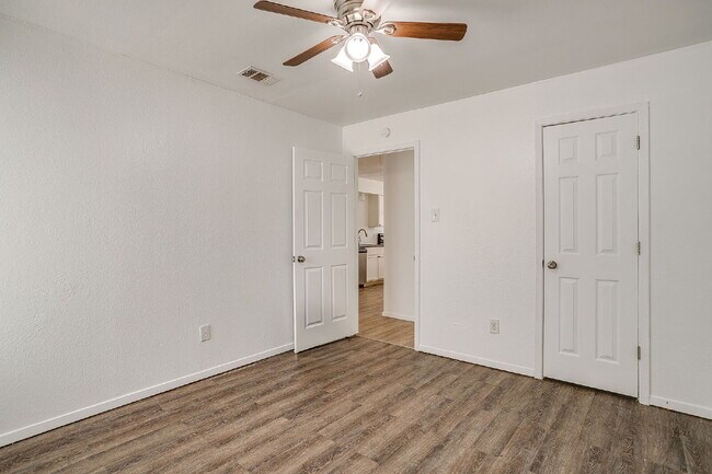 Building Photo - Charming 2 bedroom, 1 bath Fairmount Duplex
