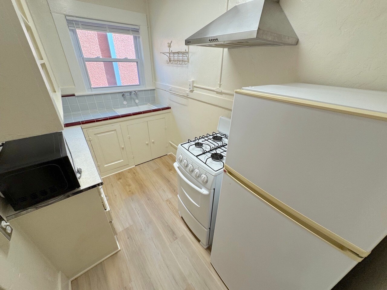 Building Photo - 40 Brooks Ave