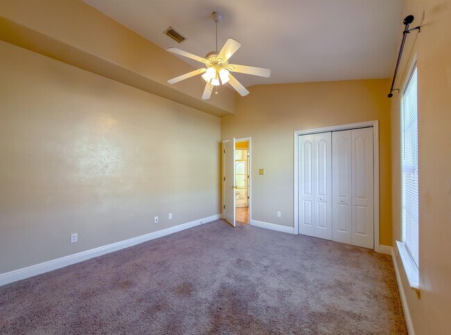 Building Photo - 3327 Dartmouth Dr