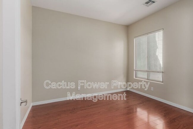 Building Photo - 749 E La Costa Dr