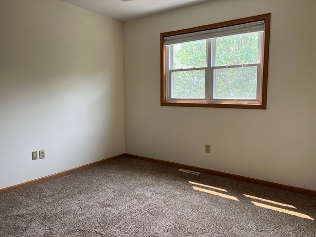 Building Photo - 5849 Oxbow Bend