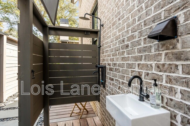 Building Photo - 507 McCants Dr