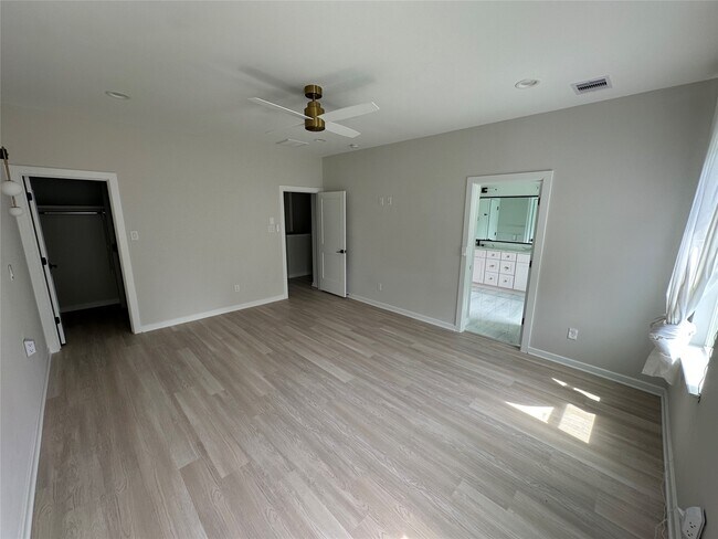 Building Photo - 2032 W Tidwell Rd