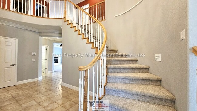 Building Photo - 5 Bedroom Carmichael Home + Large Bonus Room | 3-Car Garage & RV/Boat Parking