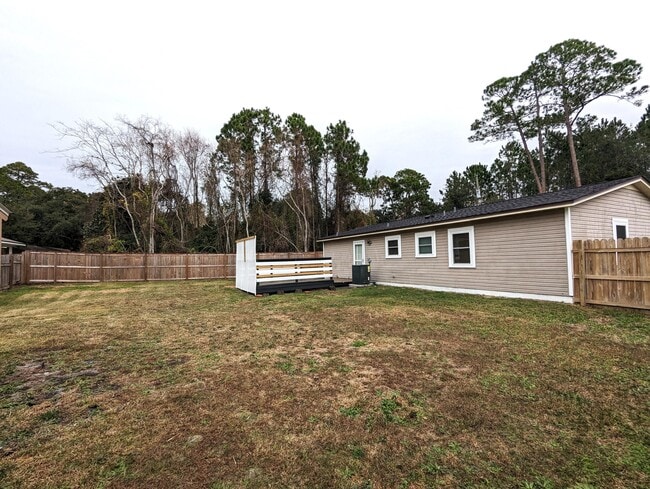 Building Photo - 1010 Pinetree Rd