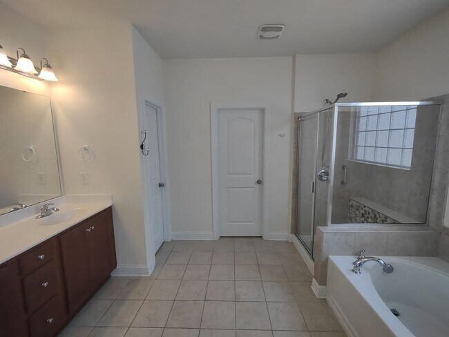 Building Photo - Beautiful, Corner Lot,  Ranch Style home l...