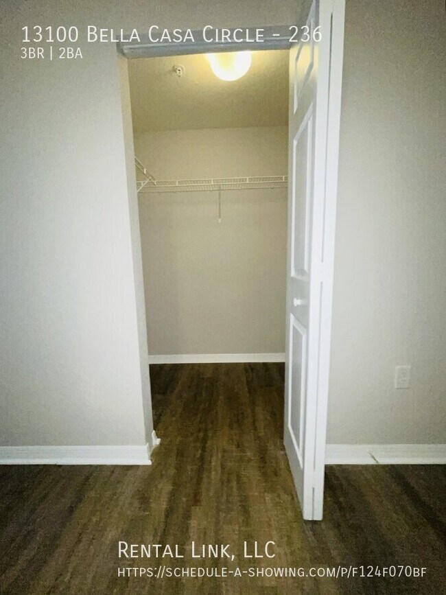 Building Photo - 13100 Bella Casa Cir