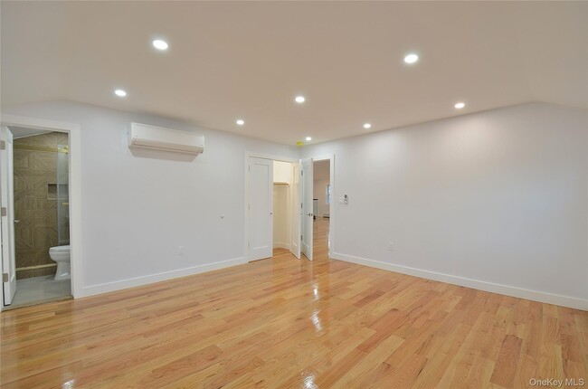 Building Photo - 219-42 112th Rd