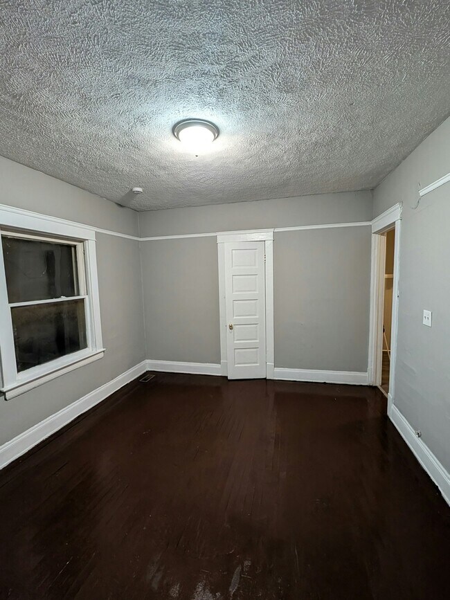 Building Photo - 1176 E 61st St