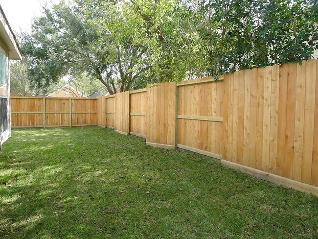Building Photo - 20703 Whitevine Way