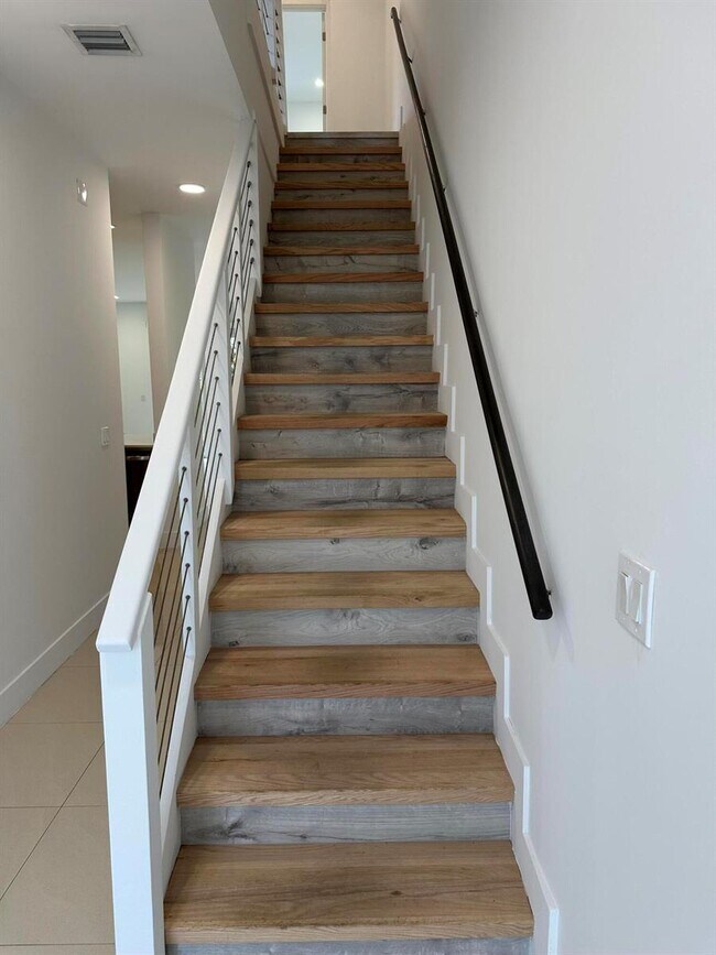 Building Photo - Northeast 17th Avenue, Fort Lauderdale, FL 33304 - 2 BR 2.5 BA townhouse
