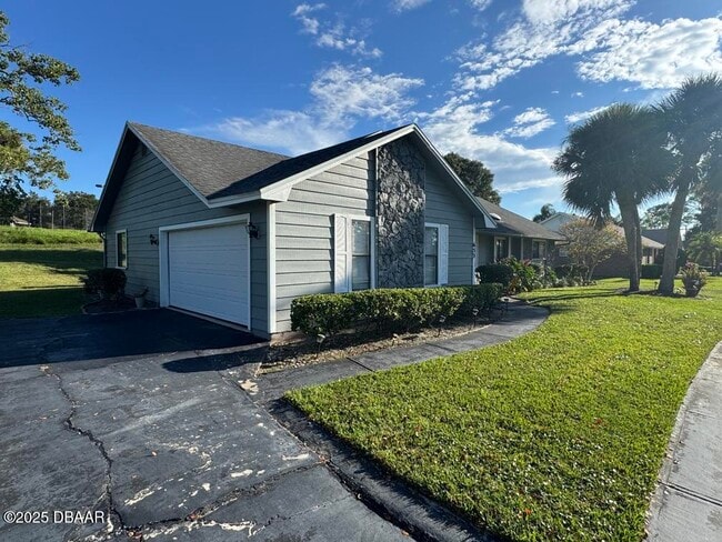 Building Photo - 653 Pelican Bay Dr