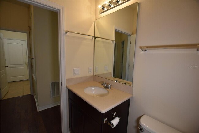 Building Photo - 708 Lake Tarpon Way