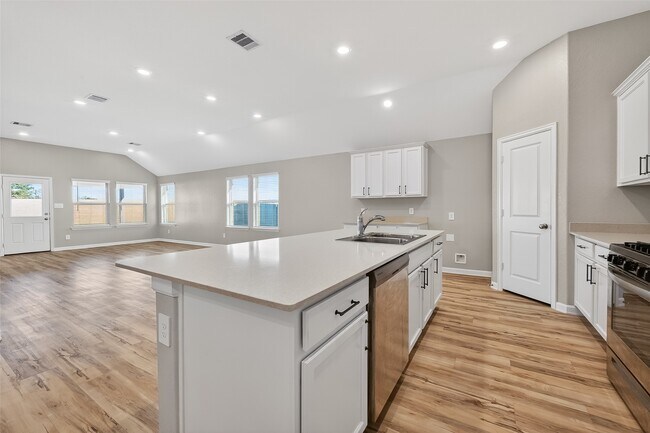 Building Photo - 5403 Tourmaline Wy